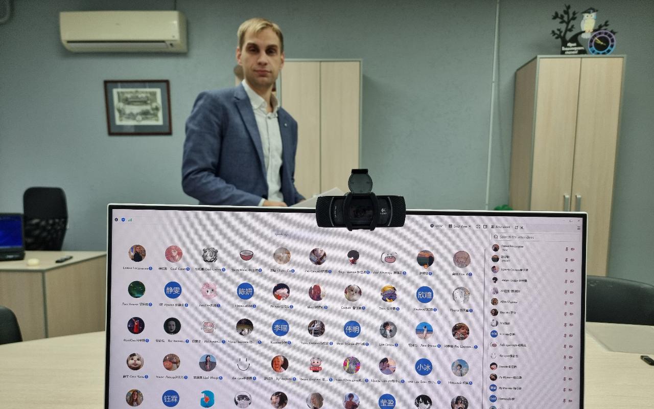 ФОТО к новости: Этикет для иностранных студентов: международный квиз от ИФиМ НГПУ