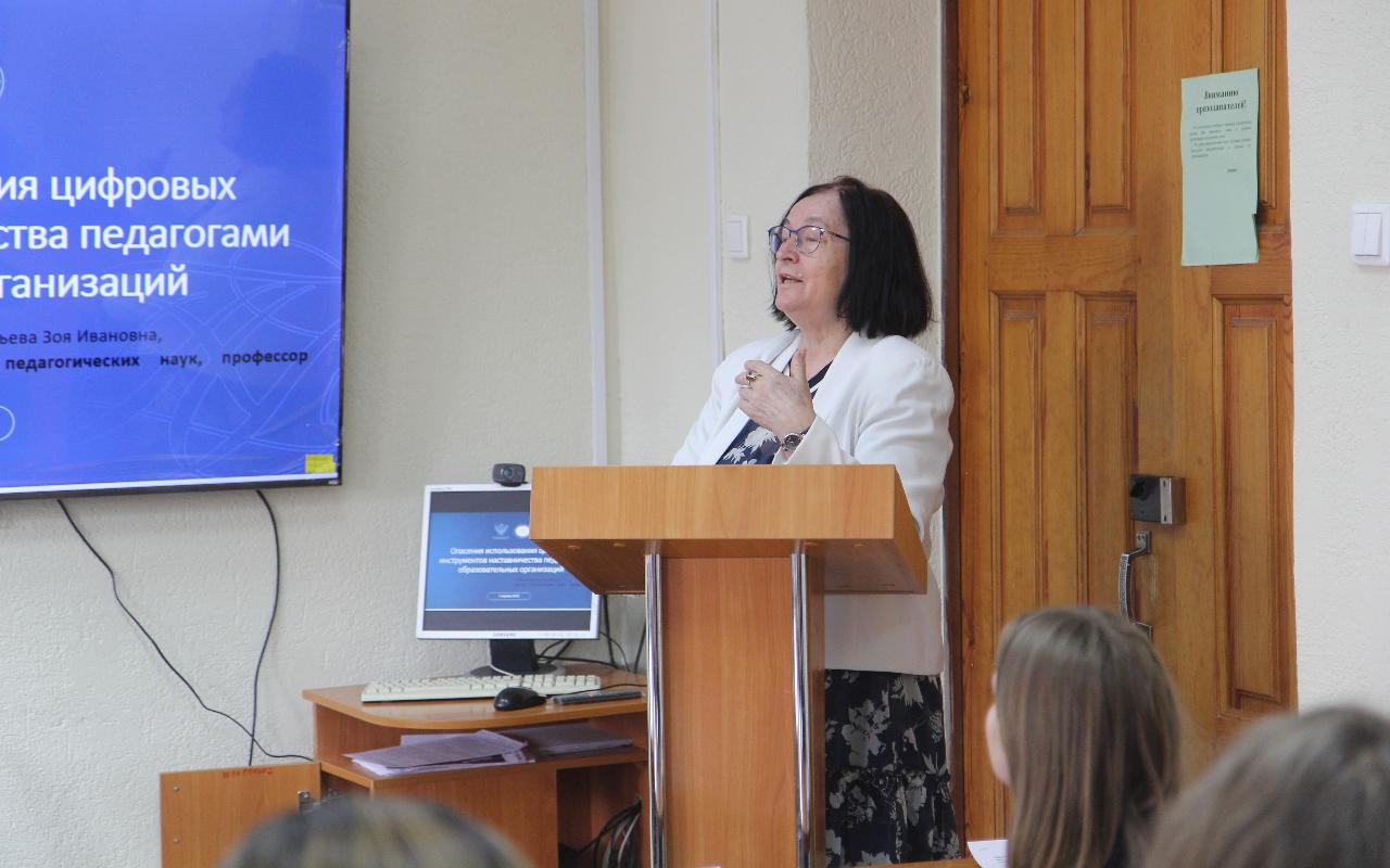 ФОТО к новости: Цифровые технологии и воспитательный процесс: в НГПУ обсудили, как их соединить