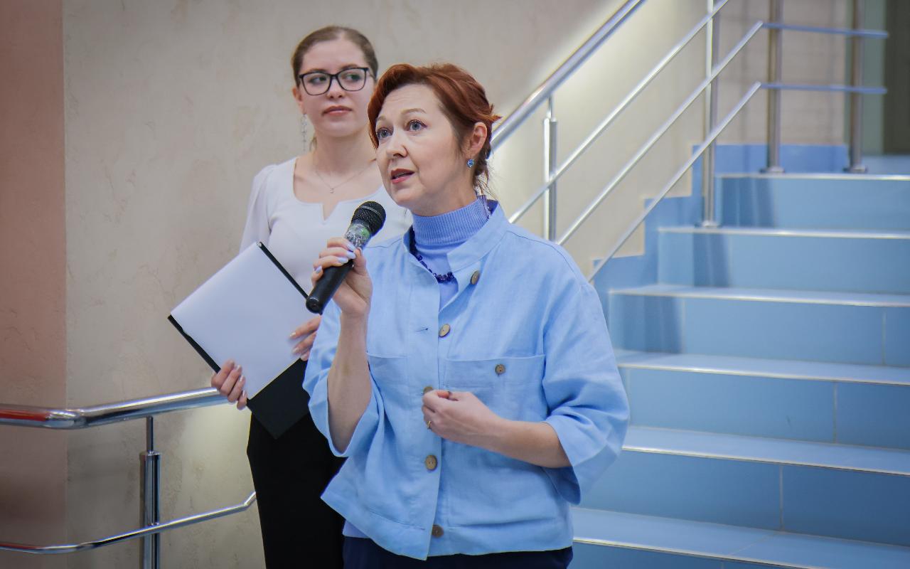 ФОТО к новости: В НГПУ состоялось торжественное поднятие флага Российской Федерации