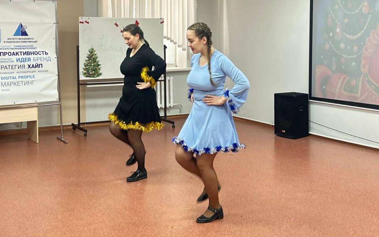 ФОТО к новости: С душой и размахом: ИМиСК организовал новогодний капустник
