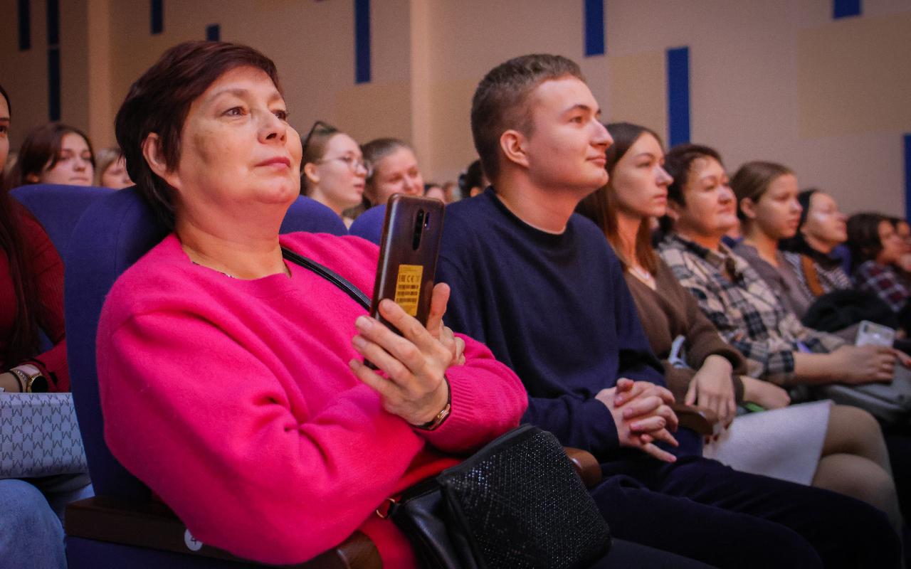 ФОТО к новости: 5 причин поступить в любимый педагогический: и.о. ректора Сергей Нелюбов на Дне открытых дверей рассказал о преимуществах НГПУ