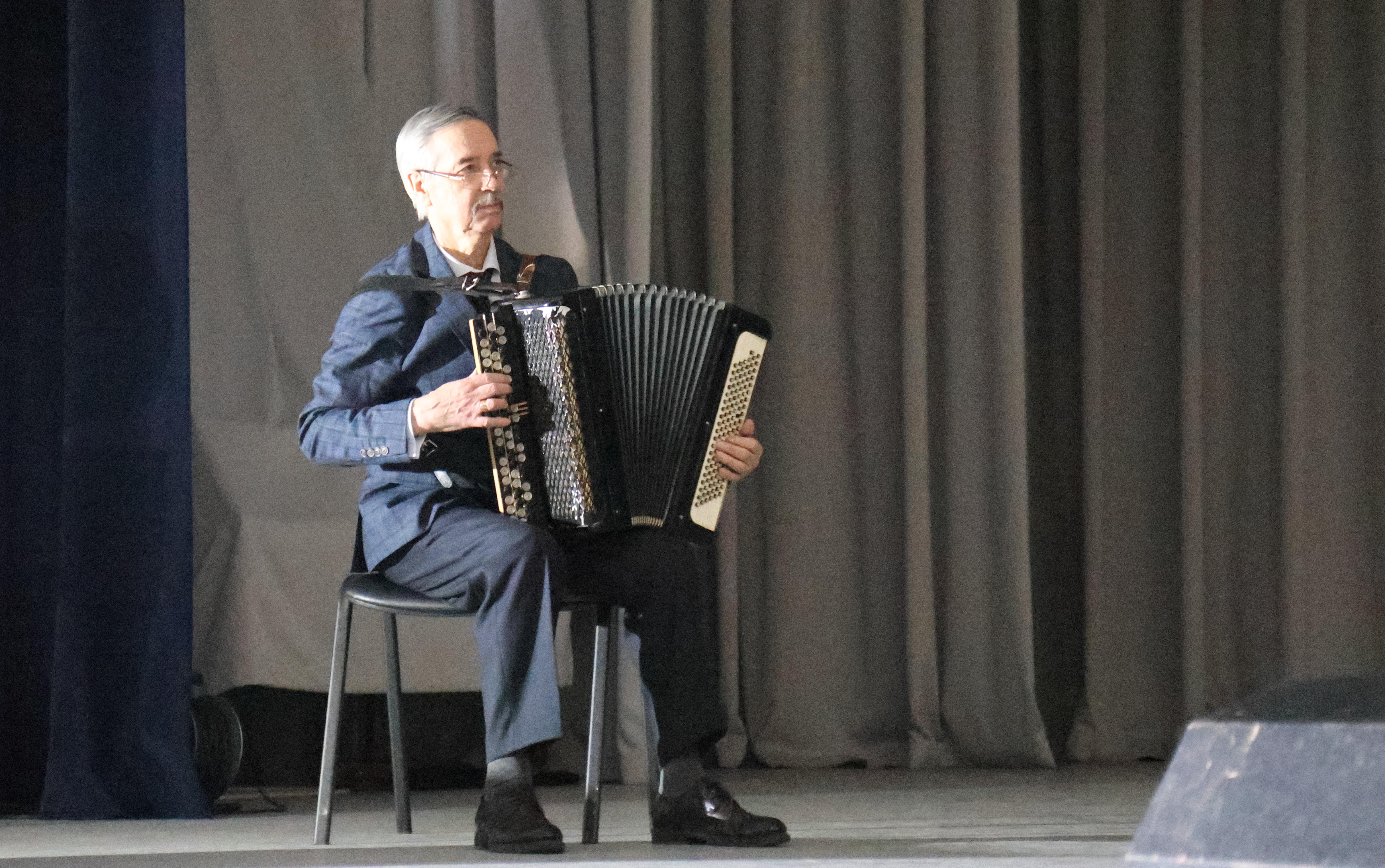 ФОТО к новости: Свет в темноте: концерт «Наследники Великой Победы» в НГПУ