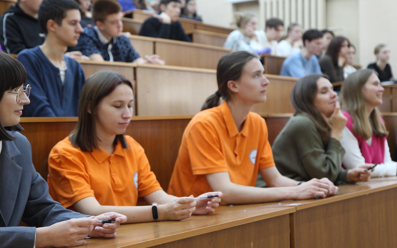 ФОТО к новости: О книгах и библиотеках: студенты НГПУ решили «Всероссийский исторический кроссворд»