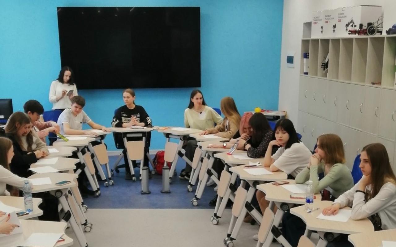 ФОТО к новости: Ученики школы № 216 приняли участие в программе педагогической школы «Азбука психологии»