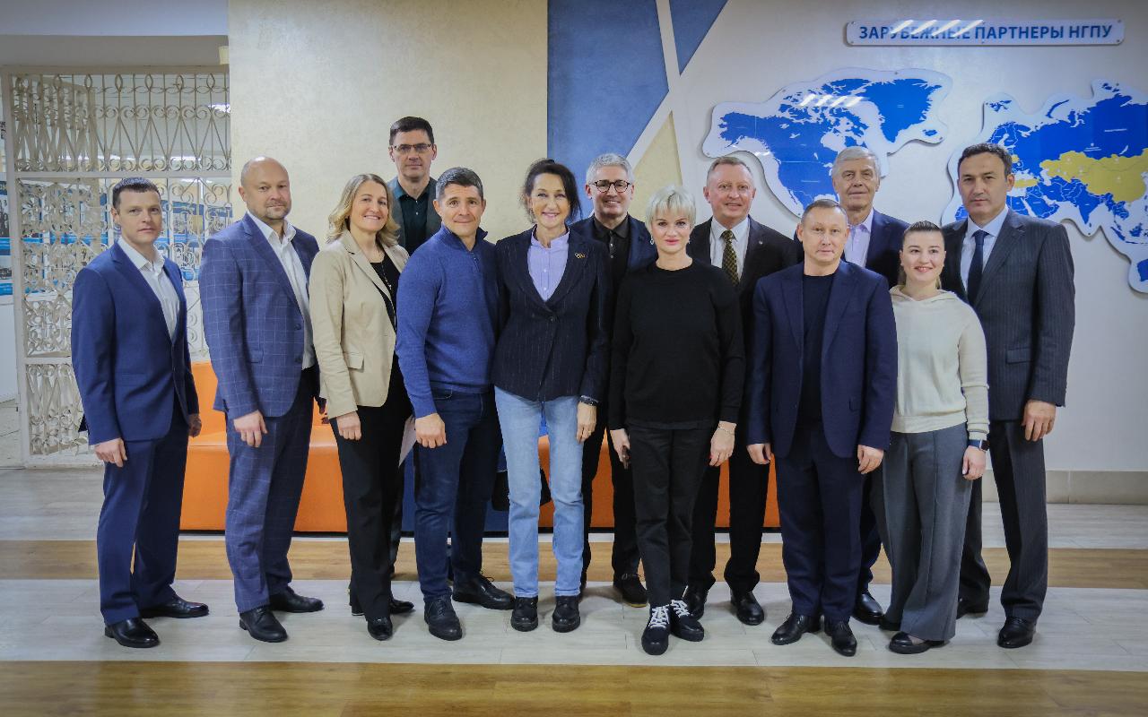 ФОТО к новости: Как стать героем спорта: олимпийские легенды раскрыли секреты студентам НГПУ