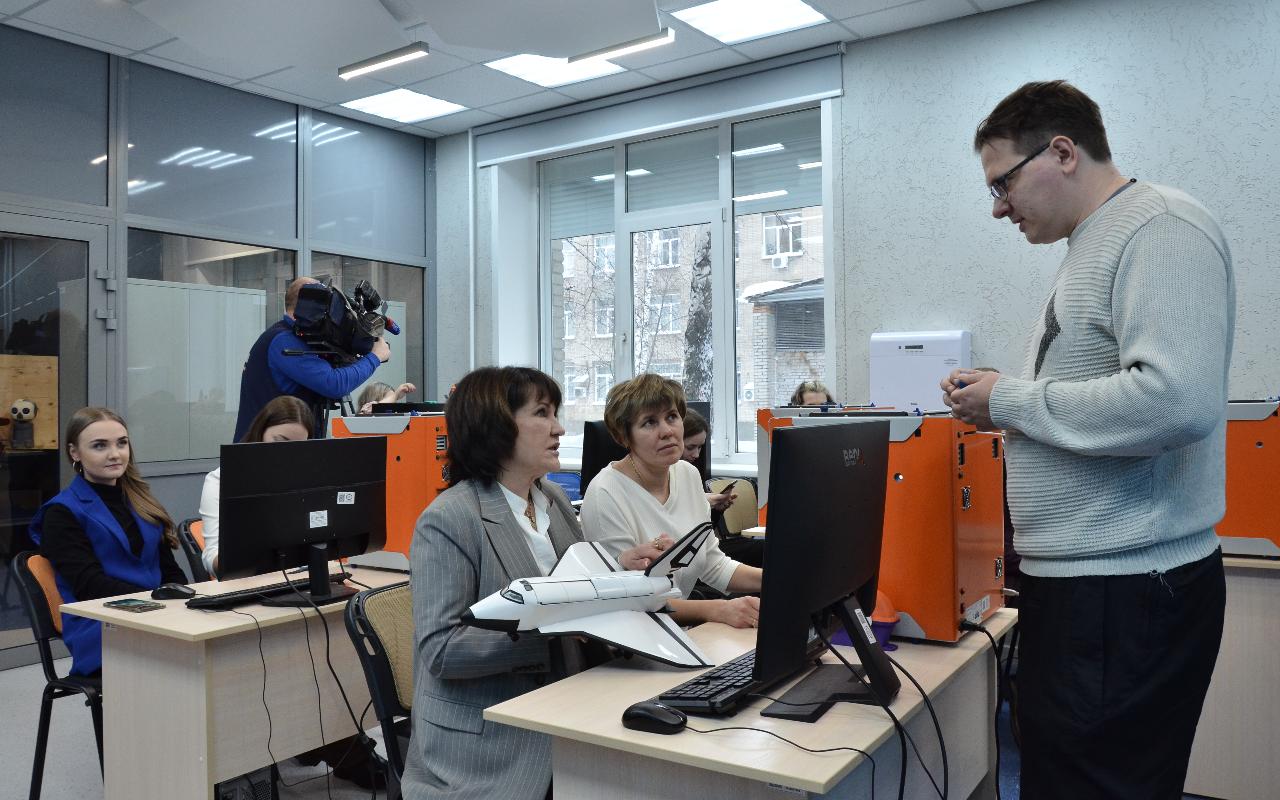 ФОТО к новости: Подготовка современного педагога: НГПУ посетила съемочная группа телеканала «Россия-1»