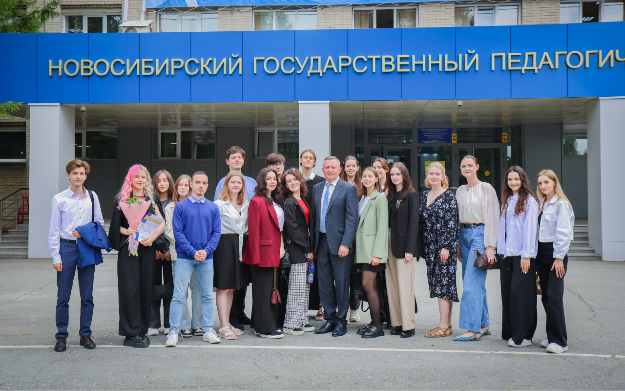 ФОТО к новости: «Гордость НГПУ — будущее России»: в университете состоялся первый ректорский приём для отличников и целевиков выпуска-2025