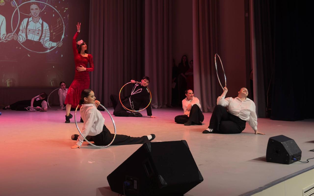 ФОТО к новости: Творческий финал года: студенты ИКиМП НГПУ выступили на отчетном концерте