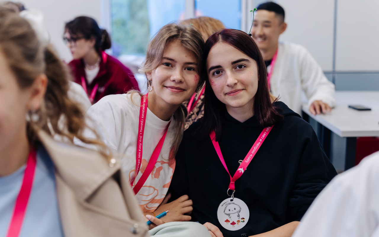 ФОТО к новости: Студентки НГПУ приняли участие в «Академии Лиги вожатых – 2025»