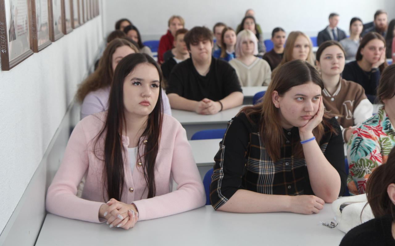 ФОТО к новости: Участник СВО рассказал студентам НГПУ о службе в Войсках беспилотных систем