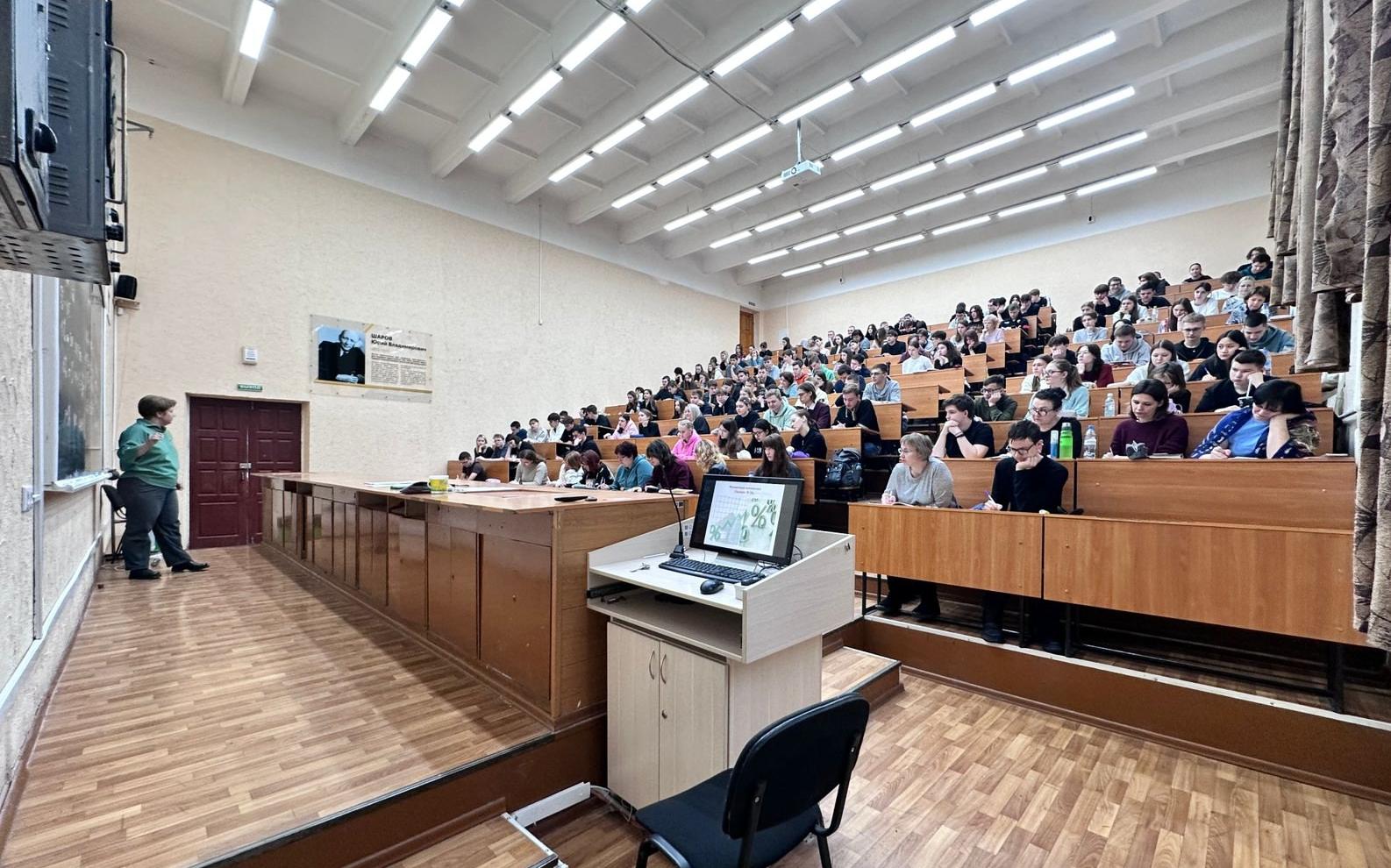 ФОТО к новости: Более 700 школьников и учителей посетили семинары ИФМИТО НГПУ по подготовке к ЕГЭ по профильной математике 