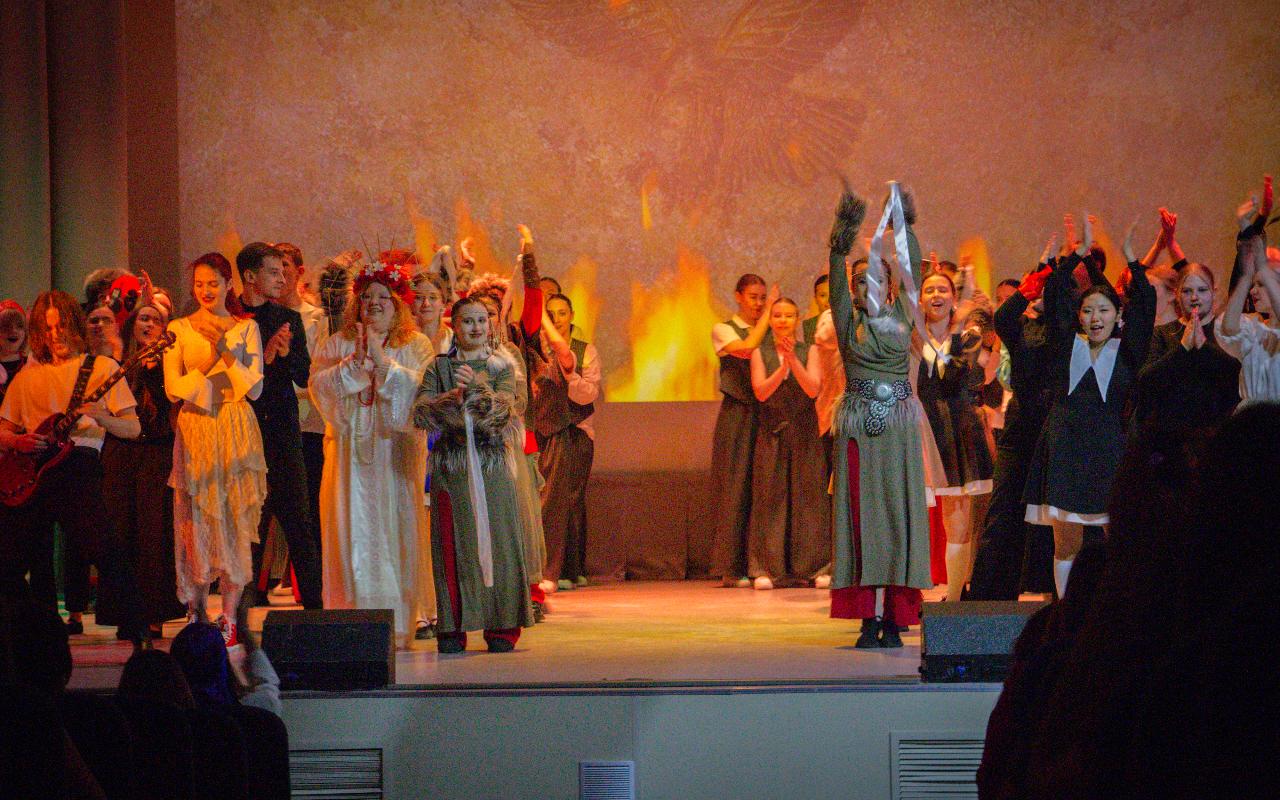 ФОТО к новости: Яркие номера, громкие аплодисменты и заслуженные награды: в НГПУ прошёл Гала-концерт Кубка студенческого творчества – 2025