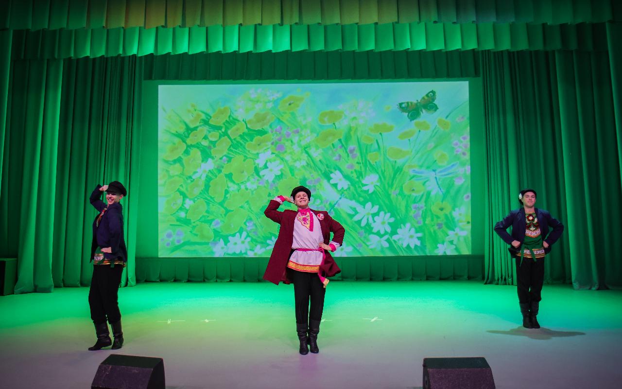 ФОТО к новости: Награды за профессионализм и подвижничество: в НГПУ прошел праздничный концерт к Дню Учителя