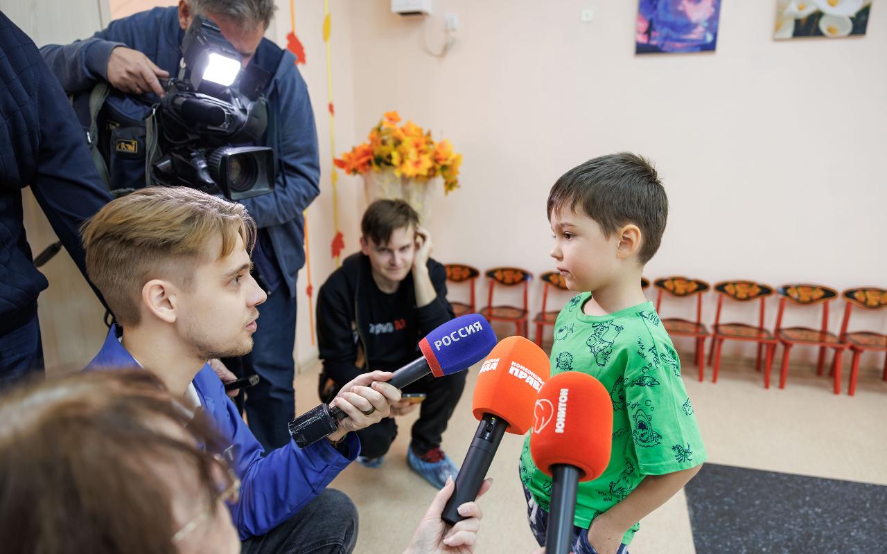 ФОТО к новости: И весело, и серьезно: студенты НГПУ напомнили подрастающему поколению Новосибирска о правилах дорожного движения