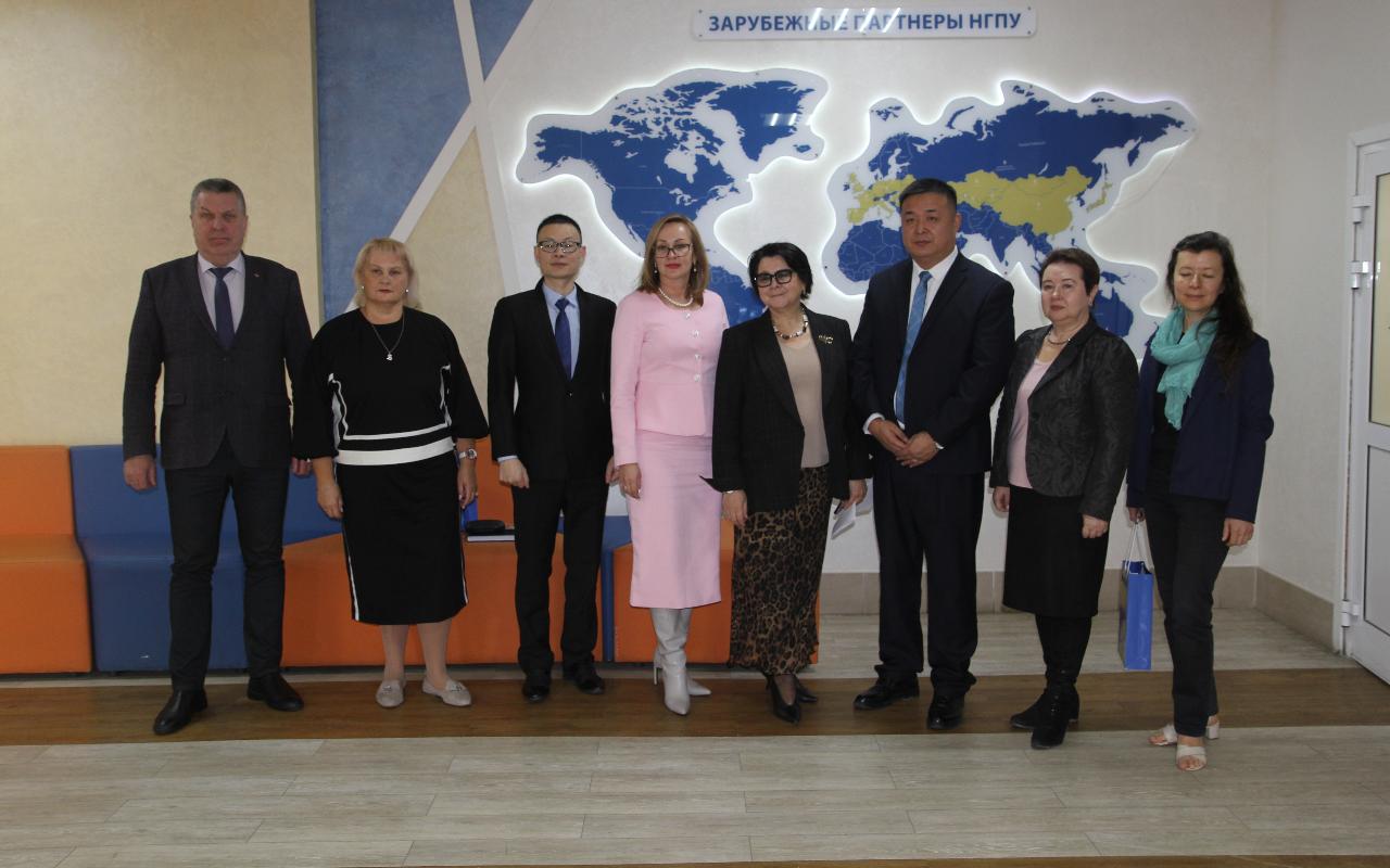 ФОТО к новости: НГПУ и КНР: открываются новые горизонты сотрудничества