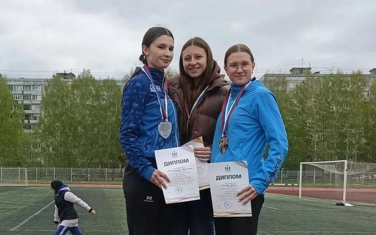 ФОТО к новости: Лето высоких скоростей: студенты НГПУ покорили легкоатлетические стадионы России