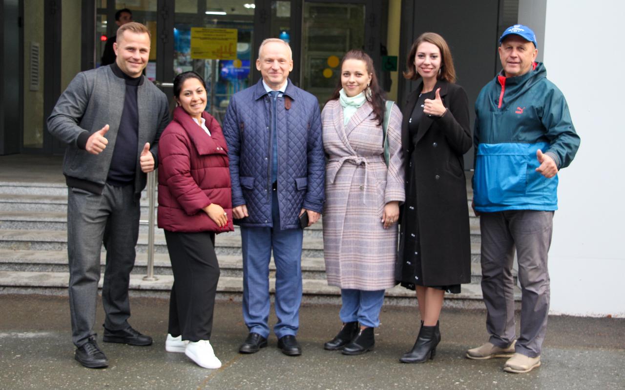 ФОТО к новости: На площади НГПУ отметили «День соседей»