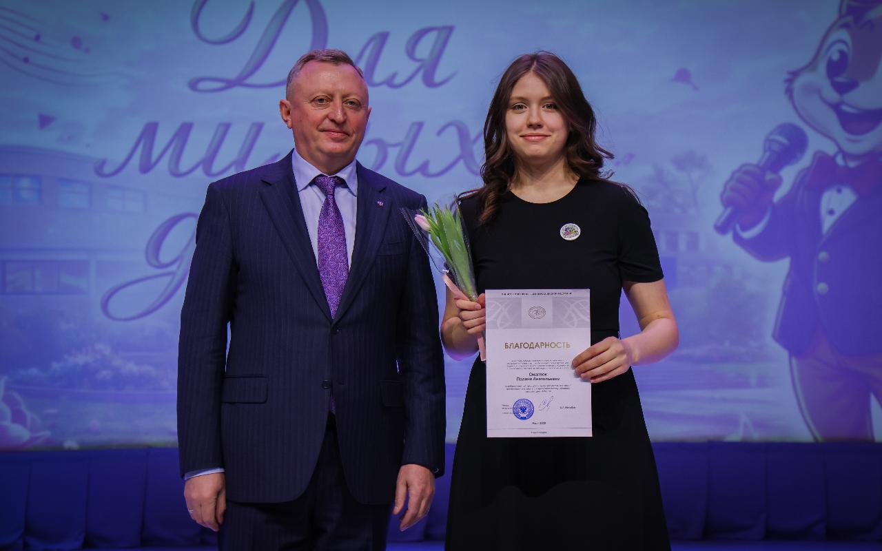 ФОТО к новости: «Для милых дам…»: в НГПУ прошёл праздничный концерт к Международному женскому дню