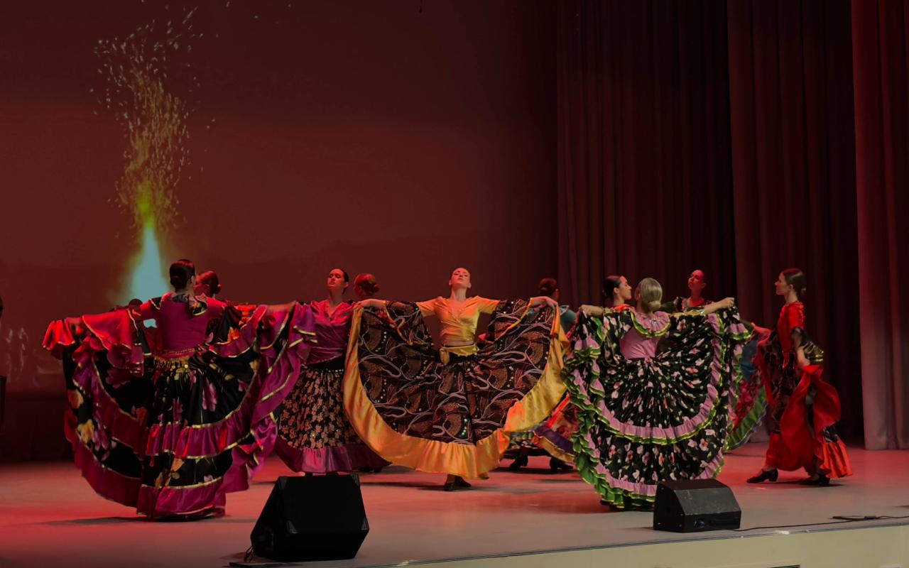 ФОТО к новости: Творческий финал года: студенты ИКиМП НГПУ выступили на отчетном концерте