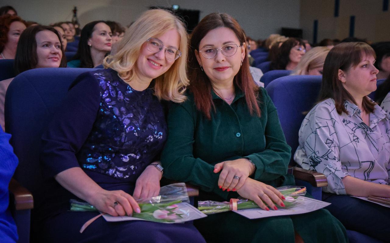 ФОТО к новости: «Для милых дам…»: в НГПУ прошёл праздничный концерт к Международному женскому дню