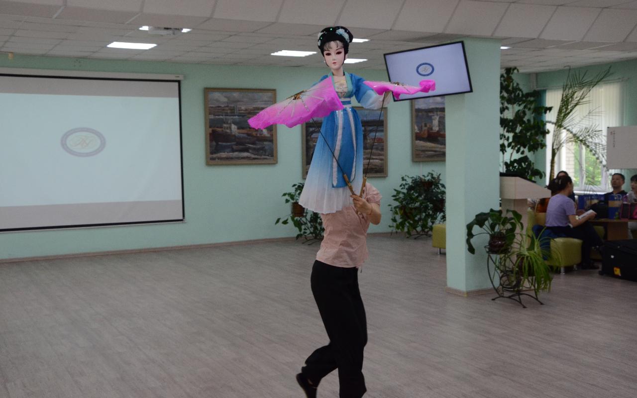 ФОТО к новости: Язык театра понимают все: НГПУ посетили деятели культуры из Индии, Кореи и Китая