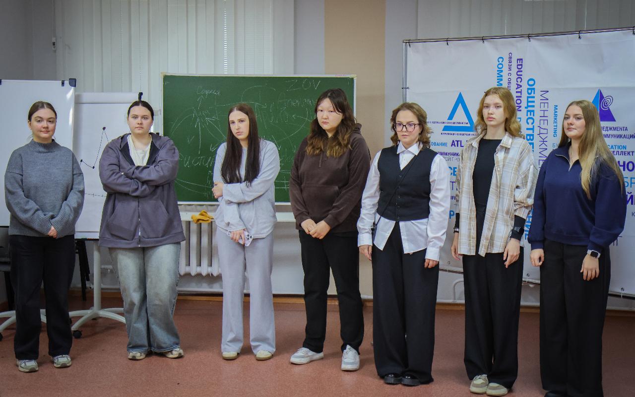 ФОТО к новости: В ИМиСК НГПУ состоялось торжественное поднятие государственного флага Российской Федерации