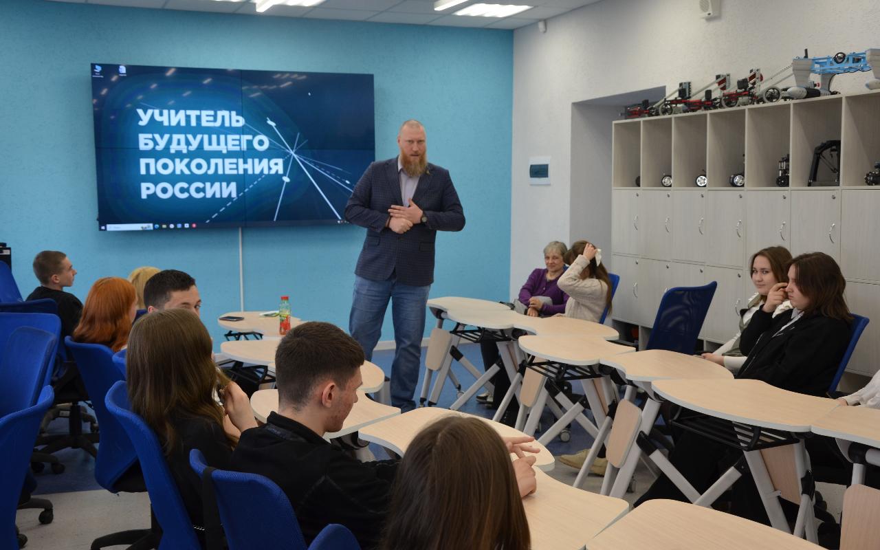 ФОТО к новости: НГПУ посетили будущие целевики из Коченёвского района