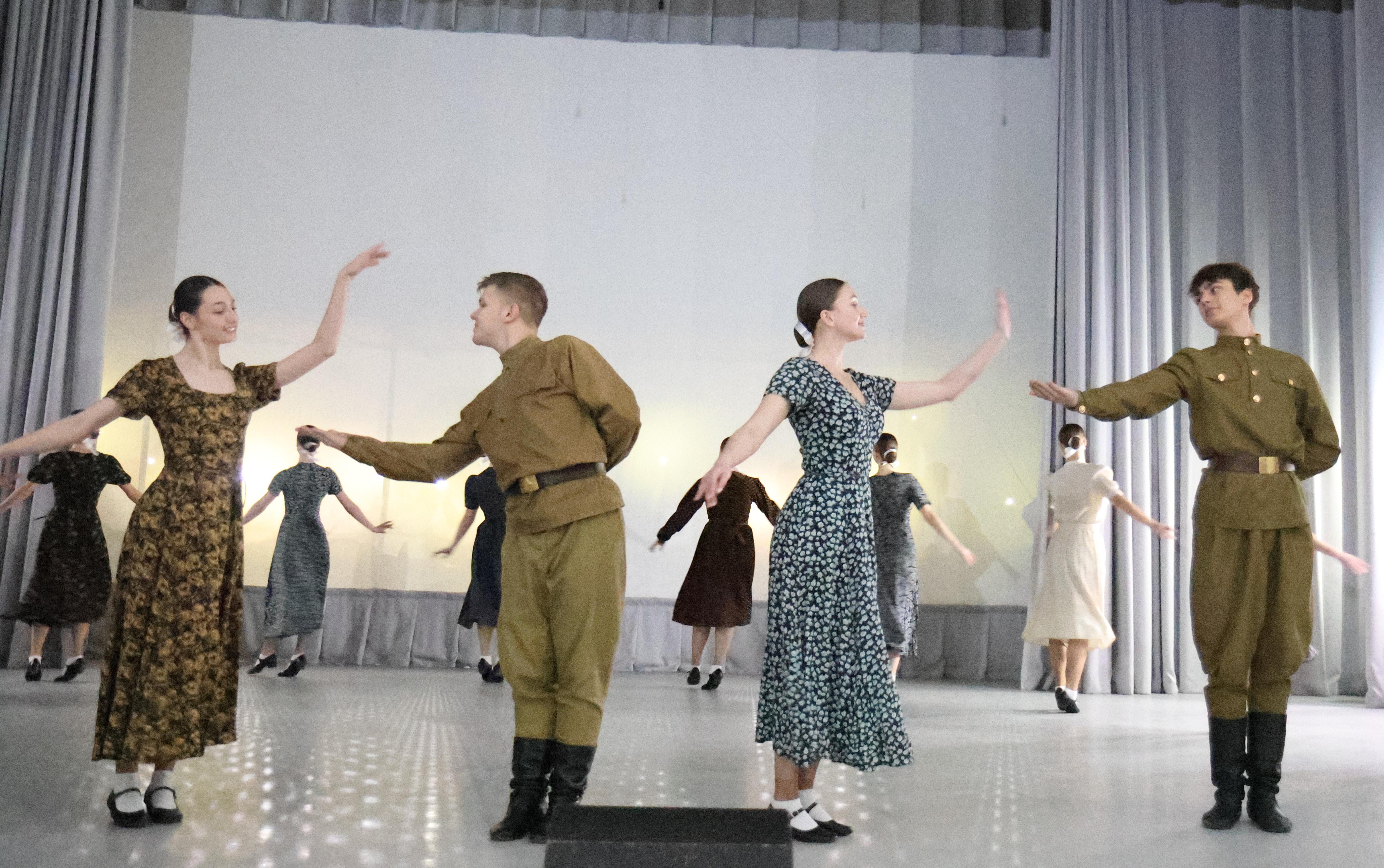 ФОТО к новости: Свет в темноте: концерт «Наследники Великой Победы» в НГПУ