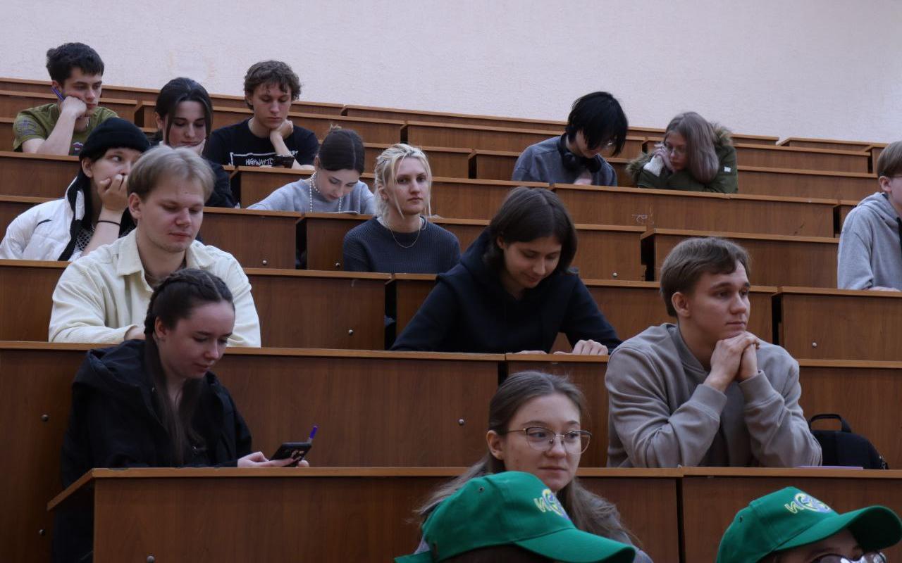 ФОТО к новости: Наука без границ: в НГПУ прошёл Всероссийский химический диктант