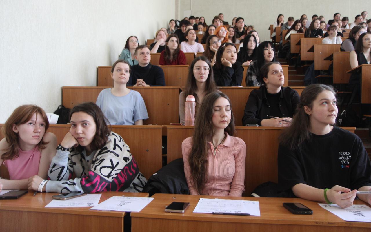 ФОТО к новости: 25 вопросов о войне: студенты НГПУ написали «Диктант Победы»