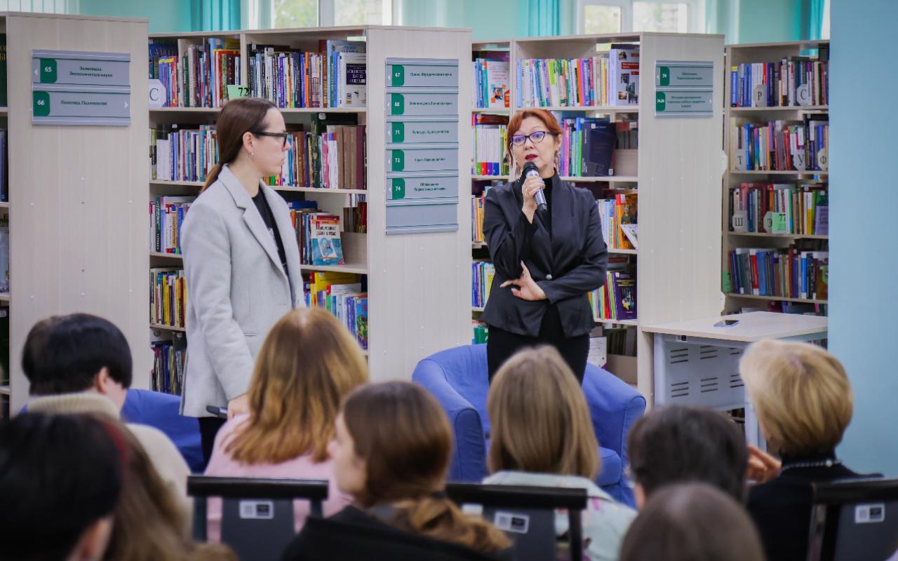 ФОТО к новости: Министр культуры Новосибирской области встретилась со студентами ИКиМП НГПУ: о карьере в сфере культуры, «земских» программах и новых форматах сотрудничества