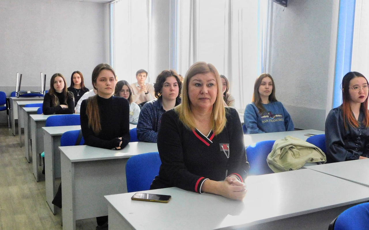ФОТО к новости: Опыт работы за границей: студенты НГПУ познакомились с международным университетом во Вьетнаме
