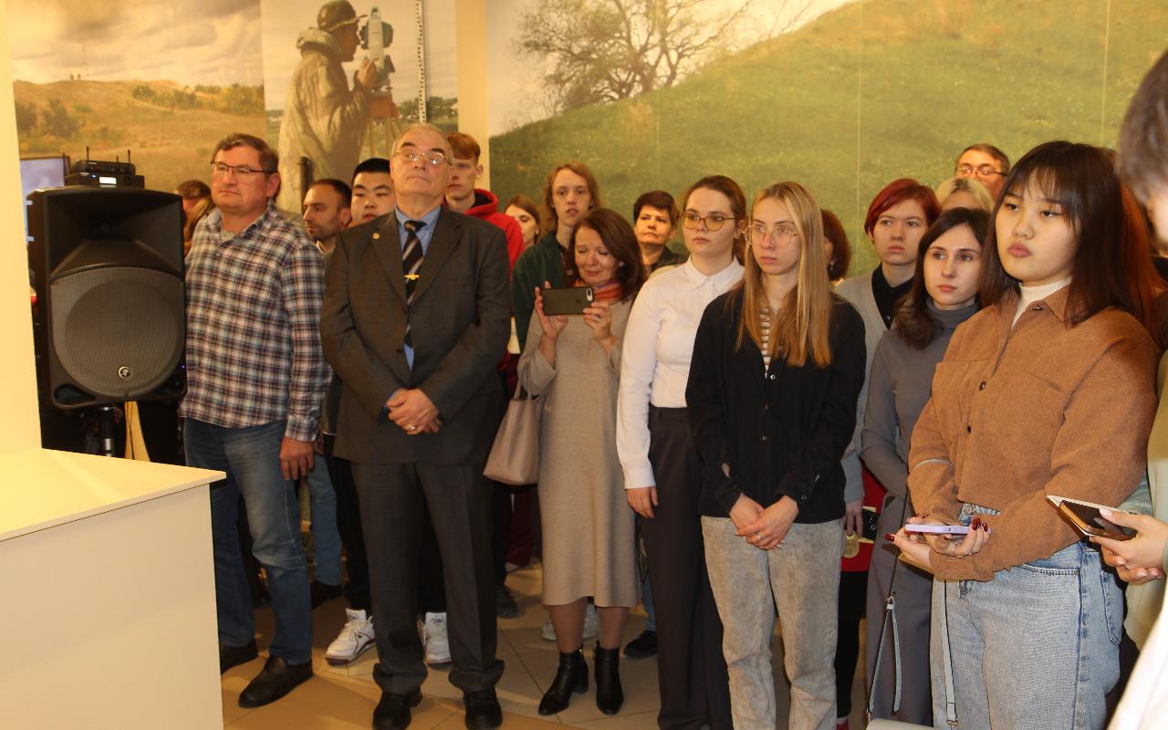 ФОТО к новости: Следы минувших эпох: в Новосибирском краеведческом музее открылась выставка археологических находок, сделанных сотрудниками и студентами НГПУ