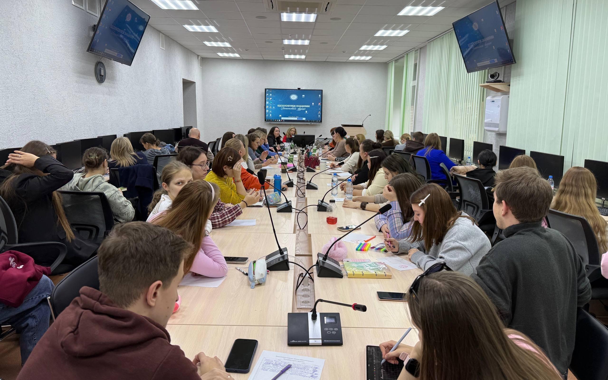 ФОТО к новости: Практику нейропсихоанализа обсудили в НГПУ