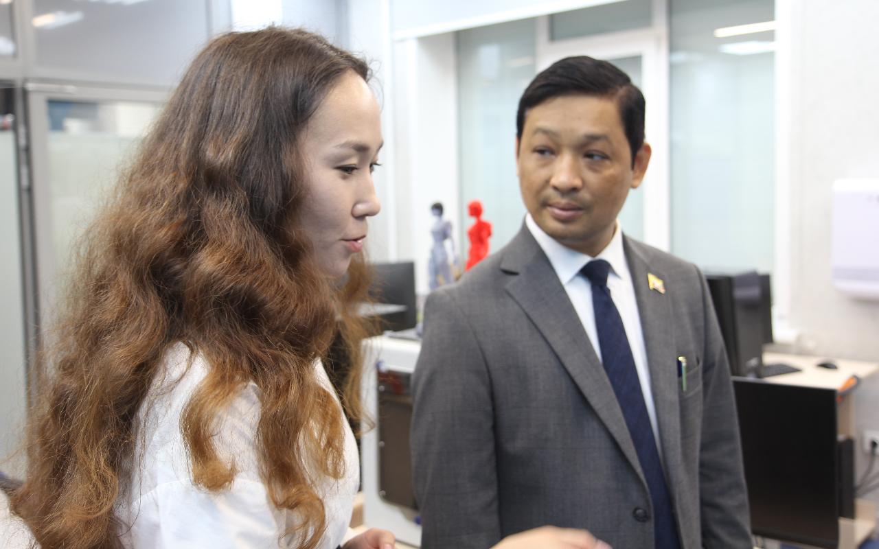 ФОТО к новости: НГПУ и Мьянма: начало сотрудничеству положено