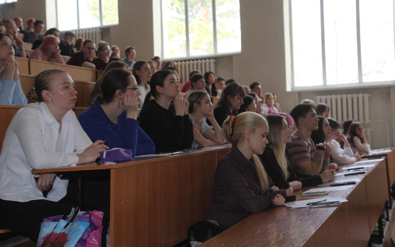 ФОТО к новости: 25 вопросов о войне: студенты НГПУ написали «Диктант Победы»