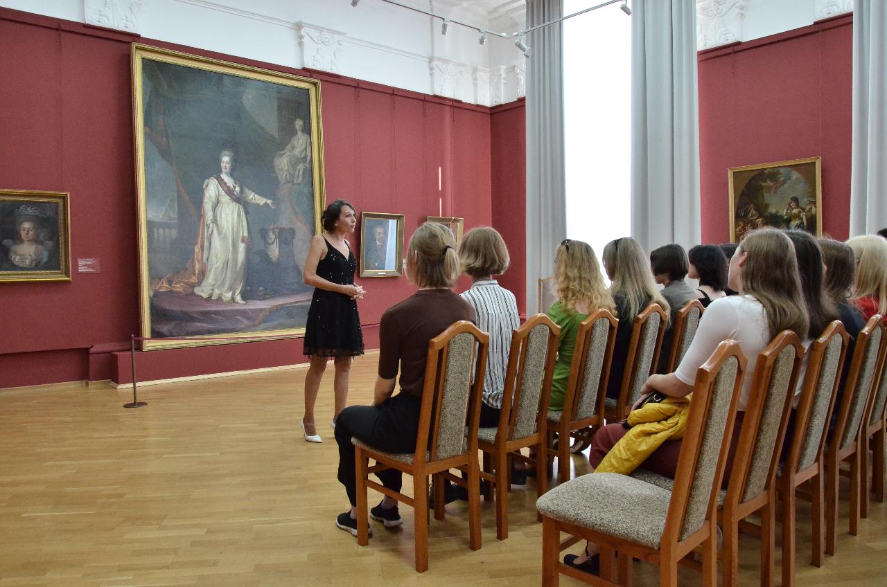 ФОТО к новости: Учебный год института искусств НГПУ стартовал в Новосибирском государственном художественном музее
