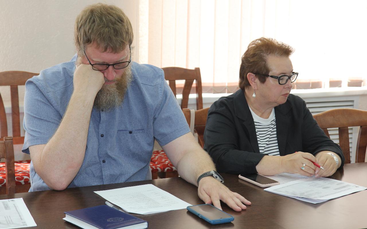 ФОТО к новости: И.о. ректора НГПУ Сергей Нелюбов: «Горячая линия – актуальный механизм решения кадровых вопросов в педагогической сфере региона»