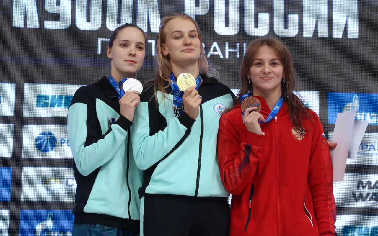 ФОТО к новости: Студентка ФФК НГПУ Арина Суркова завоевала две золотые медали на финале Кубка России по плаванию