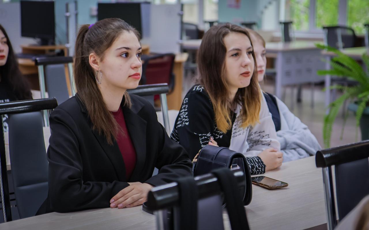 ФОТО к новости: В НГПУ открылся X Всероссийский конкурс социальных проектов, посвященный 80-летию Великой Победы и 90-летию университета