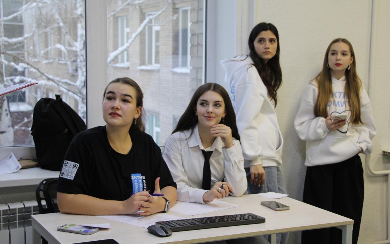 ФОТО к новости: Дневник ПедСибири: в НГПУ прошёл научно-популярный квиз «Тайны Вселенной»