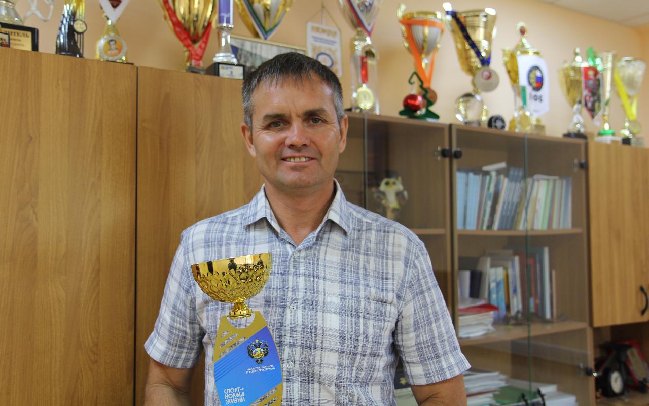 ФОТО к новости: Заслуженный тренер России Александр Мартынов: «Учиться плаванию лучше всего со второго класса»