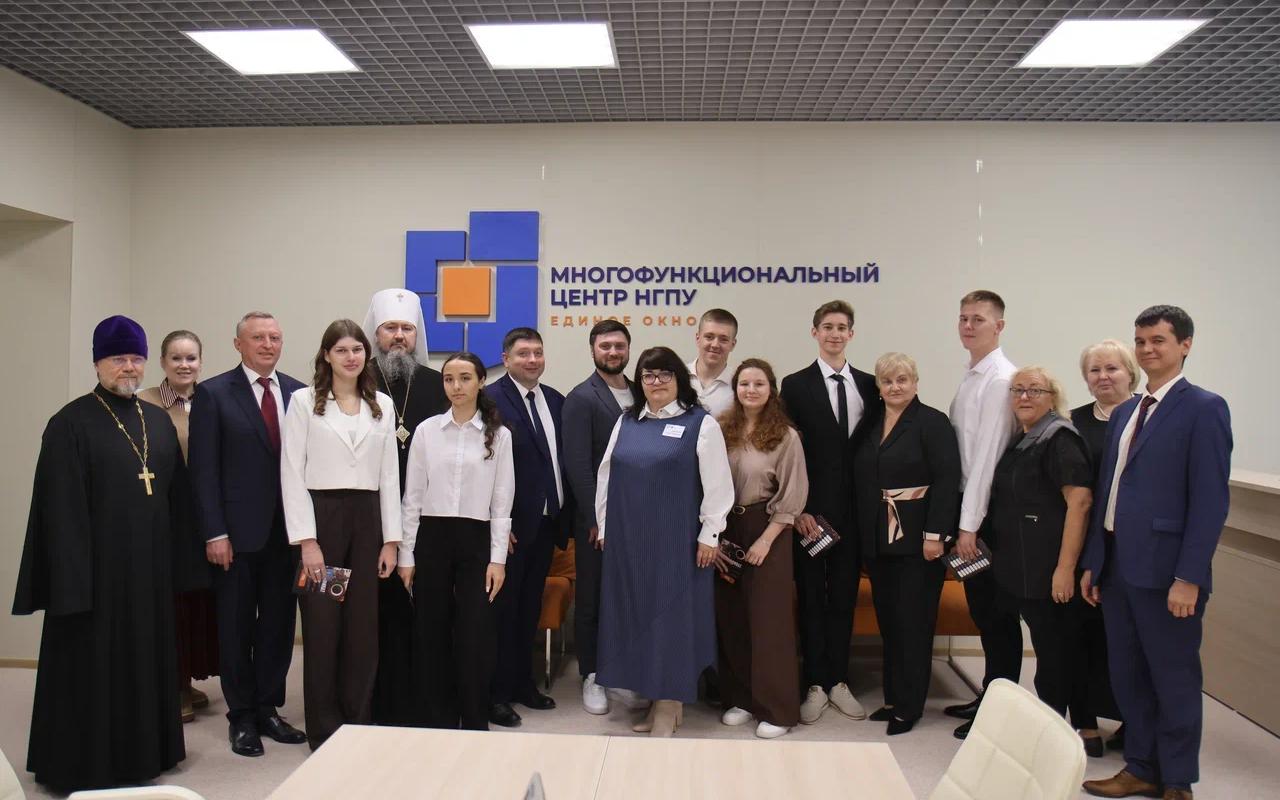 ФОТО к новости: «Единое окно» для решения студенческих вопросов: в НГПУ открылся МФЦ 