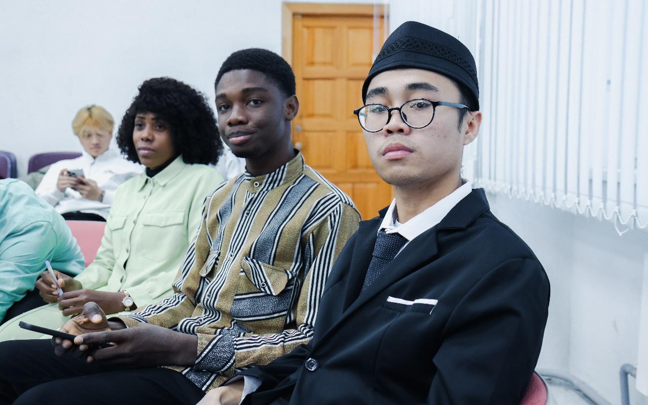 ФОТО к новости: Новый год без границ: как иностранные студенты ИФиМ НГПУ знакомились с русскими традициями