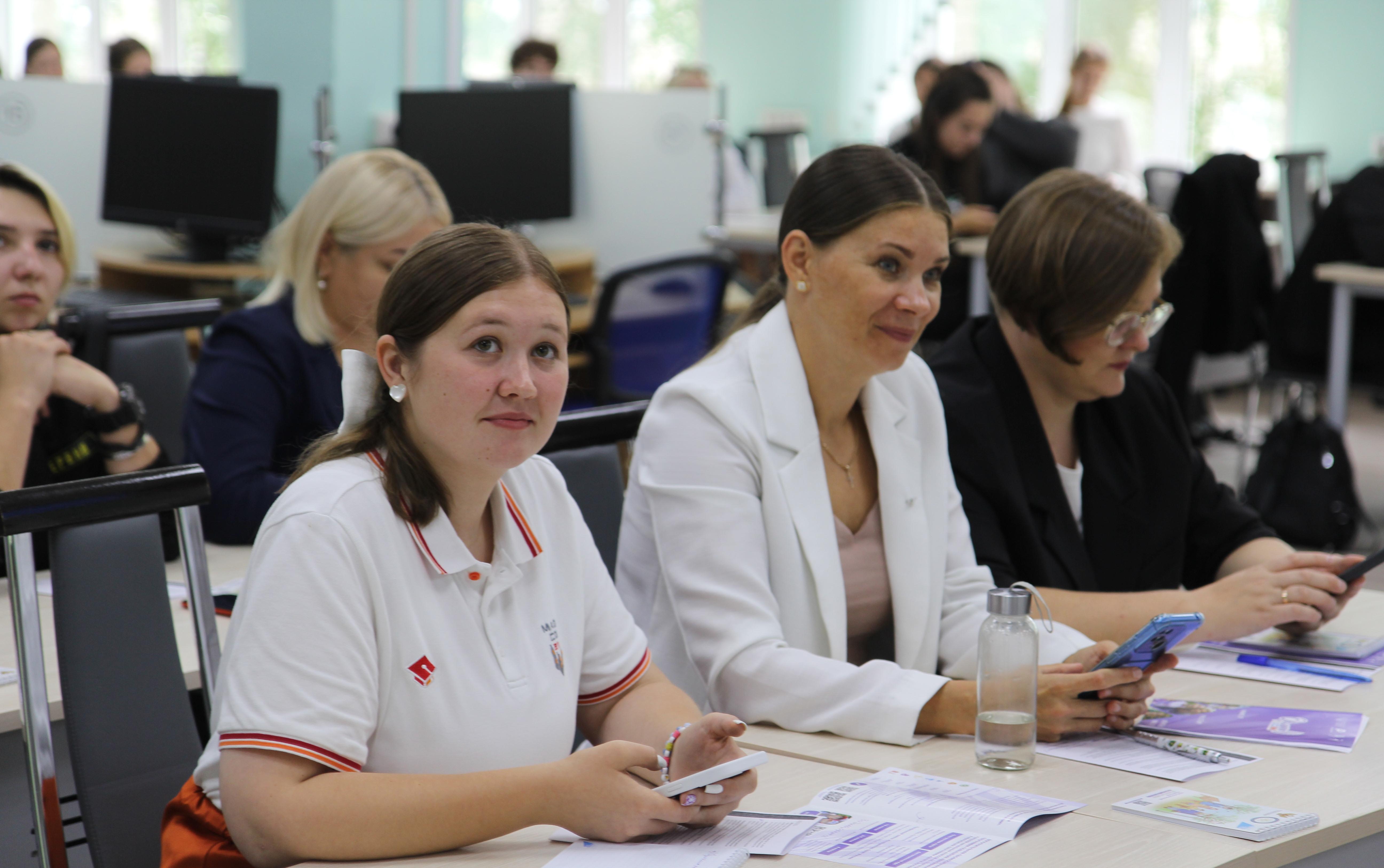 ФОТО к новости: Семья как ресурс: в НГПУ обсудили влияние проекта «Орлята России» на социальную активность родителей