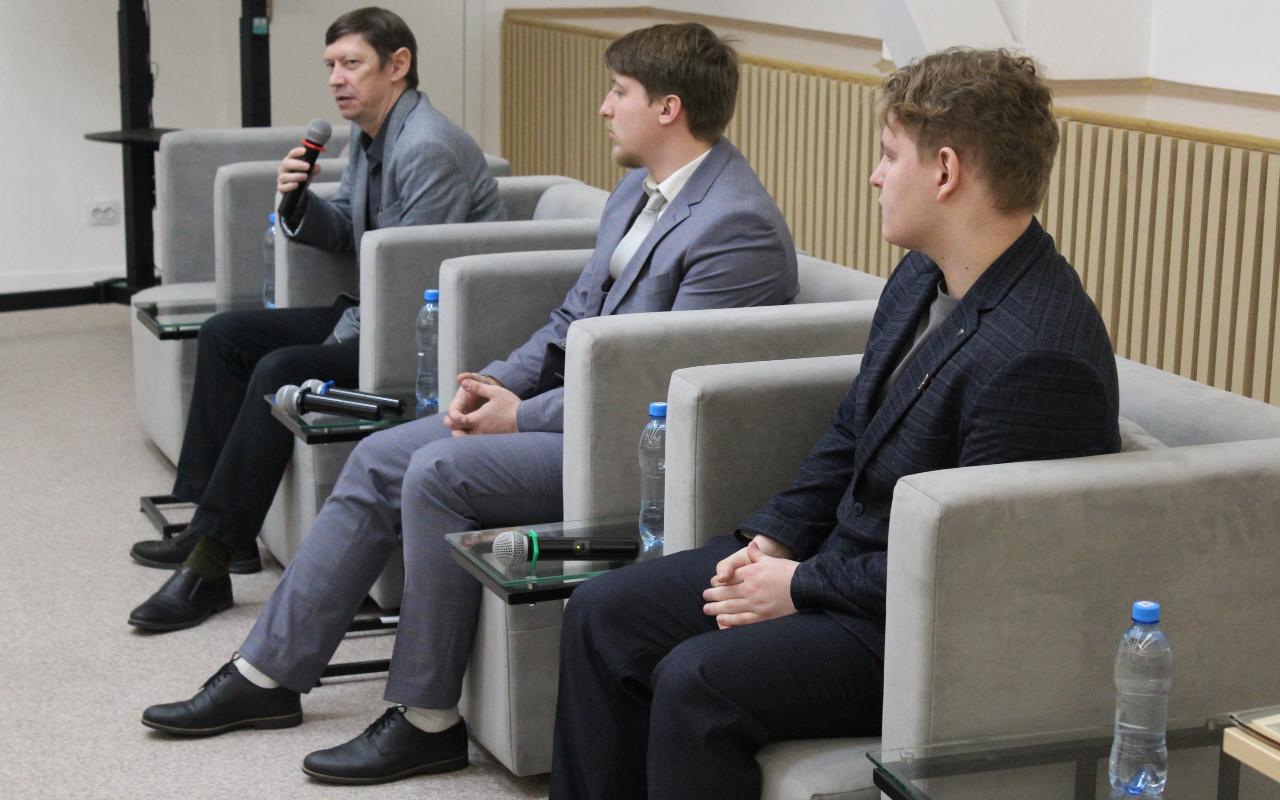 ФОТО к новости: Уроки истории должны быть выучены: преподаватели и студенты НГПУ рассказали, как противостоять враждебным нарративам и формировать собственные