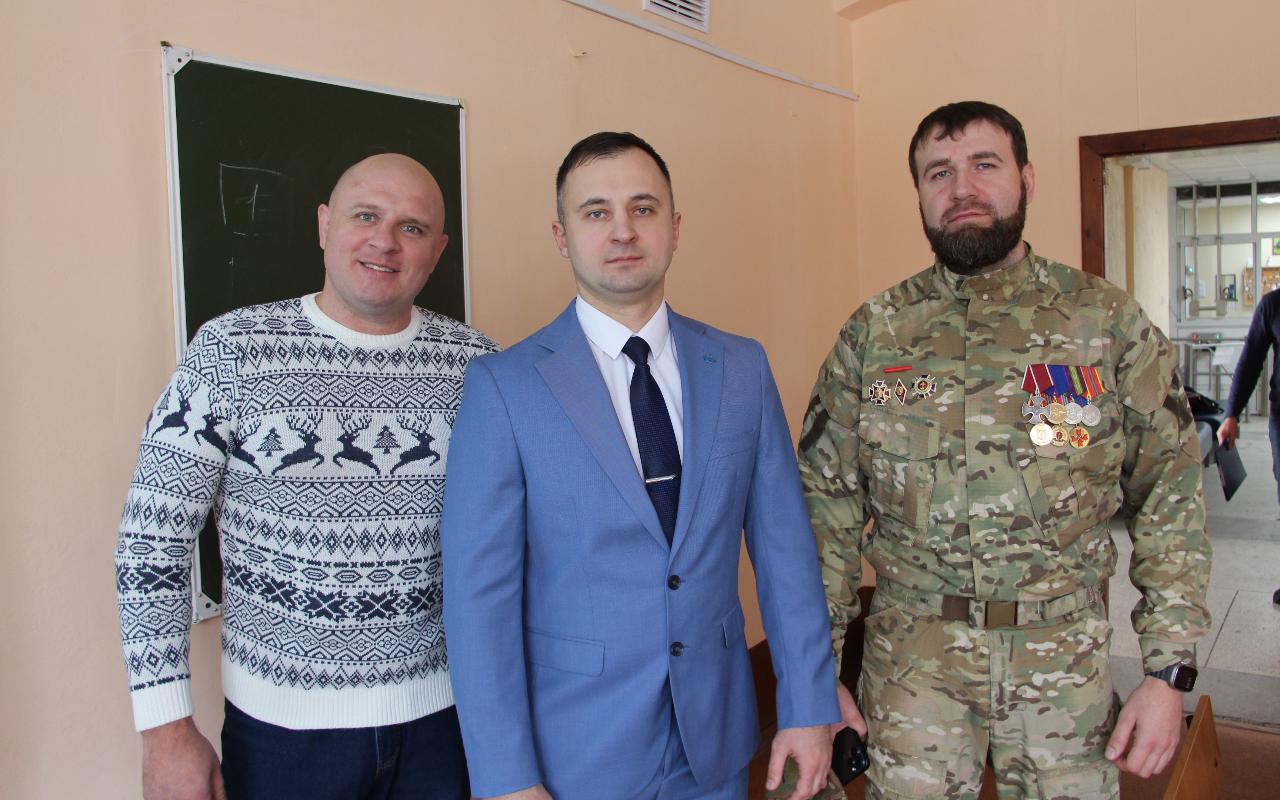 ФОТО к новости: Герои среди нас: как прошел кураторский час на факультете физической культуры НГПУ