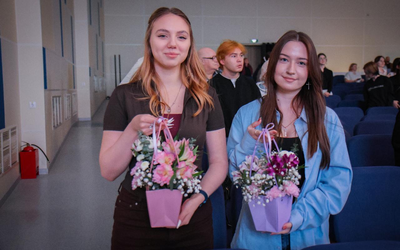 ФОТО к новости: Институт филологии и медиакоммуникаций НГПУ отметил 90-летний юбилей