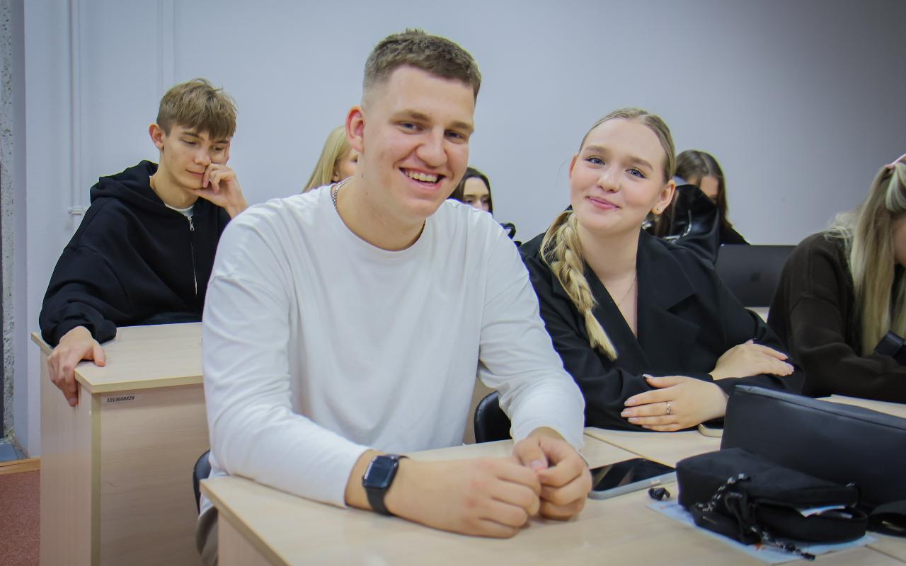 ФОТО к новости: В НГПУ показали киноверсию спектакля «Жизнь за други своя»