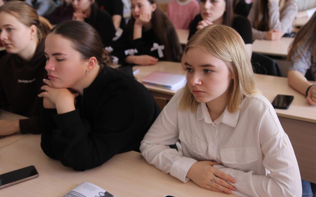ФОТО к новости: Достойные ответы на вызовы сегодняшнего дня: в НГПУ обсудили социокультурные проблемы человека в меняющемся мире
